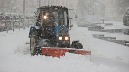 В Минске в оперативном режиме устраняют последствия снегопада