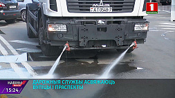 Дорожные службы Минска освежают улицы и проспекты ради сохранения целостности покрытия