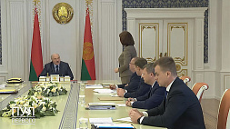 А. Лукашенко попросил  Н. Кочанову остаться после совещания