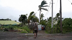 Мощный ураган обрушился на острова в Индийском океане - введен комендантский час