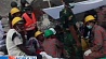 В Бангладеш спасательным работам на завалах рухнувшего в среду здания помешал пожар