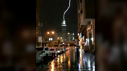 Удар молнии в часовую башню в Саудовской Аравии - свидетели зрелища увидели в этом знак свыше