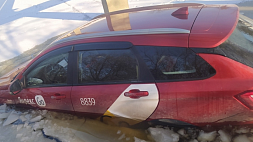 Такси провалилось под лед в Гомеле - что стало с водителем и пассажиром