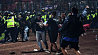 Из-за давки на футбольном матче в Индонезии погибли 127 человек, около 200 раненых