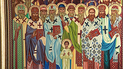 Весь православный мир следит за событиями у стен Свято-Успенской Киево-Печерской лавры