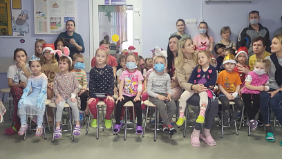 Подарки маленьким пациентам 3-й детской клинической больницы в Минске вручили белорусские следователи