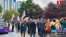В центре Киева проходит акция за свободу СМИ -  журналисты вышли к зданию посольства США