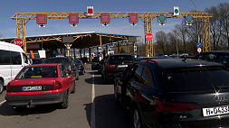 Автомобильный коллапс на границе: Латвия вслед за Польшей ввела запрет на вывоз машин в Беларусь