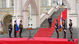 Президент России выступил перед военными и правоохранителями