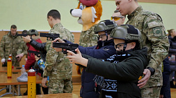 Детям Донбасса подарили новогодний праздник в легендарной войсковой части 3214  
