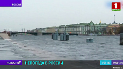 Сильный ветер сегодня бушевал сразу в нескольких регионах России