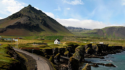 На фоне подземных толчков и возможного извержения вулкана в Исландии отселили город