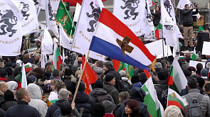 Жители Софии забросали яйцами здание Европейской комиссии - против чего протестуют болгары?