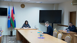 Члены Совета Республики проводят единый день приема граждан в Минске - часть вопросов решается на месте
