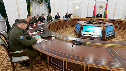 Президент провел совещание по вопросам обороны 