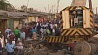 В столице Кении продолжается спасательная операция на месте крушения поезда