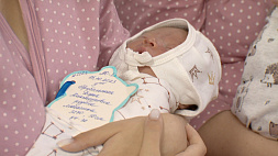 В Борисовском родильном доме поздравили мам и малышей, которые появились на свет во время Недели родительской любви