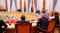 Лукашенко: Нельзя допустить, чтобы труды наших ученых стояли на полке или пылились в библиотеках