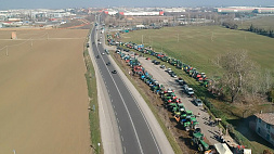 Тракторный бунт не угасает - в Испании фермеры заблокировали улицы крупных городов 