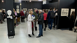 Масштабная выставка в столичной галерее Савицкого знакомит с художественной династией Витковских 