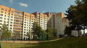 В Минске в этом году благоустроили более 800 дворов: обновили дорожное покрытие и тротуары, заменили заборы и скамейки