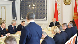 Лукашенко согласился оказать дополнительную поддержку МАЗу, но вопрос в деталях