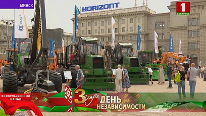 На Октябрьской площади в Минске открылась масштабная выставка "Судьба гигантов"