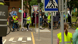 ГАИ рассказывает школьникам о правилах безопасности при передвижении на самокатах и велосипедах