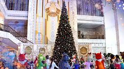 Традиция от Президента: Дворец Независимости вновь распахнул двери для детей, нуждающихся в праздничном чуде