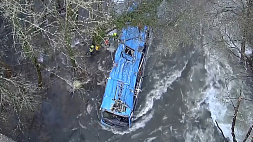 В Испании автобус упал в реку с 30-метрового моста: есть погибшие  