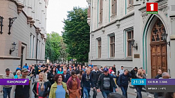 Население недовольно: митинг против паспортов вакцинации проходит в Латвии  