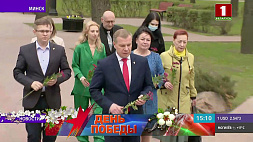 В сквере имени маршала Победы Жукова в Минске возложили цветы 