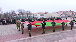 Около тысячи школьников в Гродно вместе спели гимн Беларуси