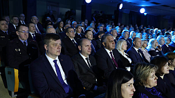 Лукашенко призвал руководителей мыслить нестандартно и двигать отрасли вперед