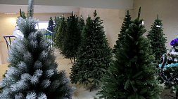Новогоднее импортозамещение - елки и игрушки с пометкой "Сделано в Беларуси"