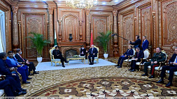 Александр Лукашенко провел в Душанбе встречу с Имраном Ханом