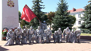 Минутой молчания у центрального монумента в Орше представители общественности почтили подвиг героев 