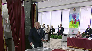 Президент Беларуси проголосовал на выборах депутатов Палаты представителей и местных советов и ответил на вопросы журналистов