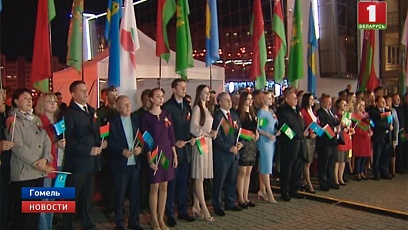 К акции "Споем гимн вместе!" присоединились в Молодечно, Бресте, Могилеве и Гомеле