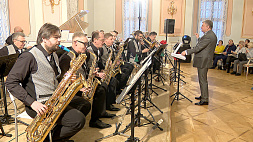 Рождественский джаз звучал в стенах легендарного Радзивилловского дворца в Несвиже