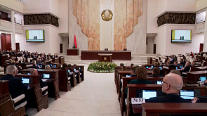 Первое заседание депутатов восьмого созыва проходит в Овальном зале