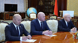 "Людям надо рассказывать и объяснять" - на что Лукашенко настраивает новых руководителей местной вертикали