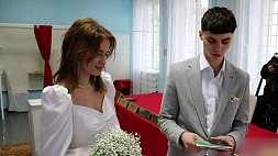 После свадьбы - на избирательный участок:  молодожены из Могилева и Борисова решили совместить приятное с полезным
