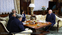 Президент Беларуси проводит встречу со спикером парламента Кыргызстана