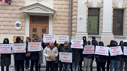 В Латвии задержан журналист - у латвийского посольства в Москве прошла акция в его поддержку 