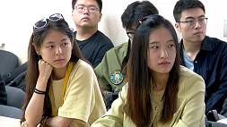 Китайские  студенты продолжают обучение в летней школе совместного института БГУ-ДПУ