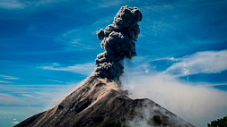 11 альпинистов погибли в Индонезии в результате извержения вулкана 