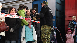 Украинских беженцев в Германии переселяют в палатки, Прага исчерпала силы для помощи, а Румыния "раскрыла роток" на земли Украины 