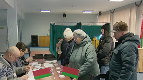 Жители поселка Октябрьский Смолевичского района рассказали, почему голосуют досрочно