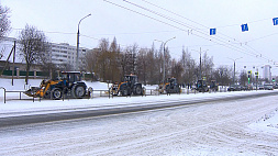 Минск в снежном плену - задействованы сотни единиц спецтехники, в час пик пробки до 10 баллов